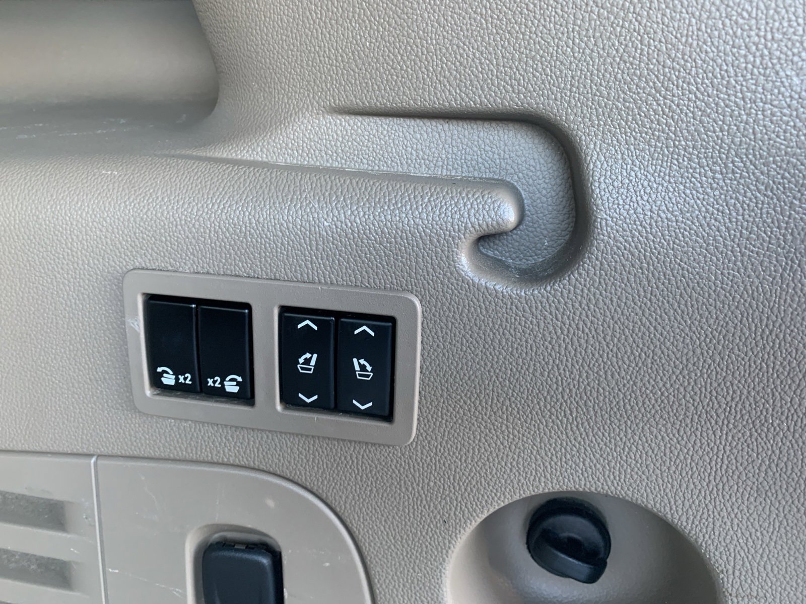 Used 2016 Chevrolet Suburban LTZ image 10