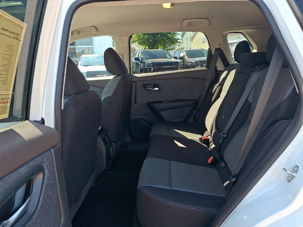 Used 2023 Nissan Rogue SV AWD/4WD image 10