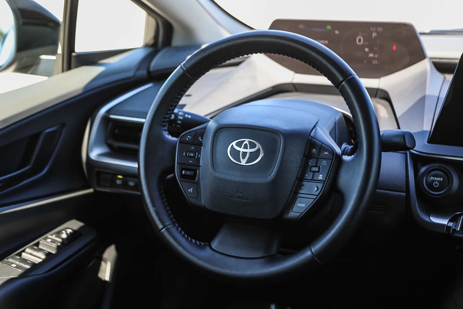 Used 2023 Toyota Prius LE FWD image 15