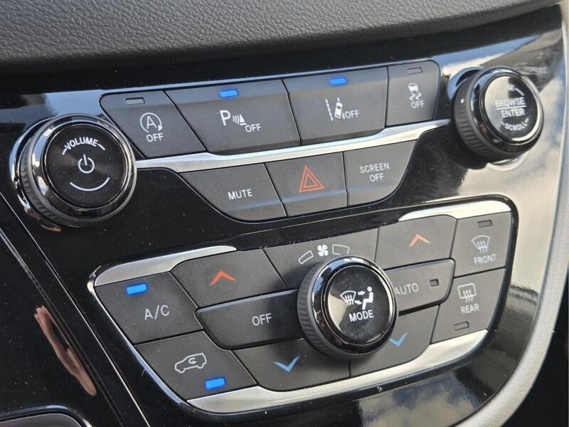 Used 2023 Chrysler Pacifica Touring-L FWD image 27