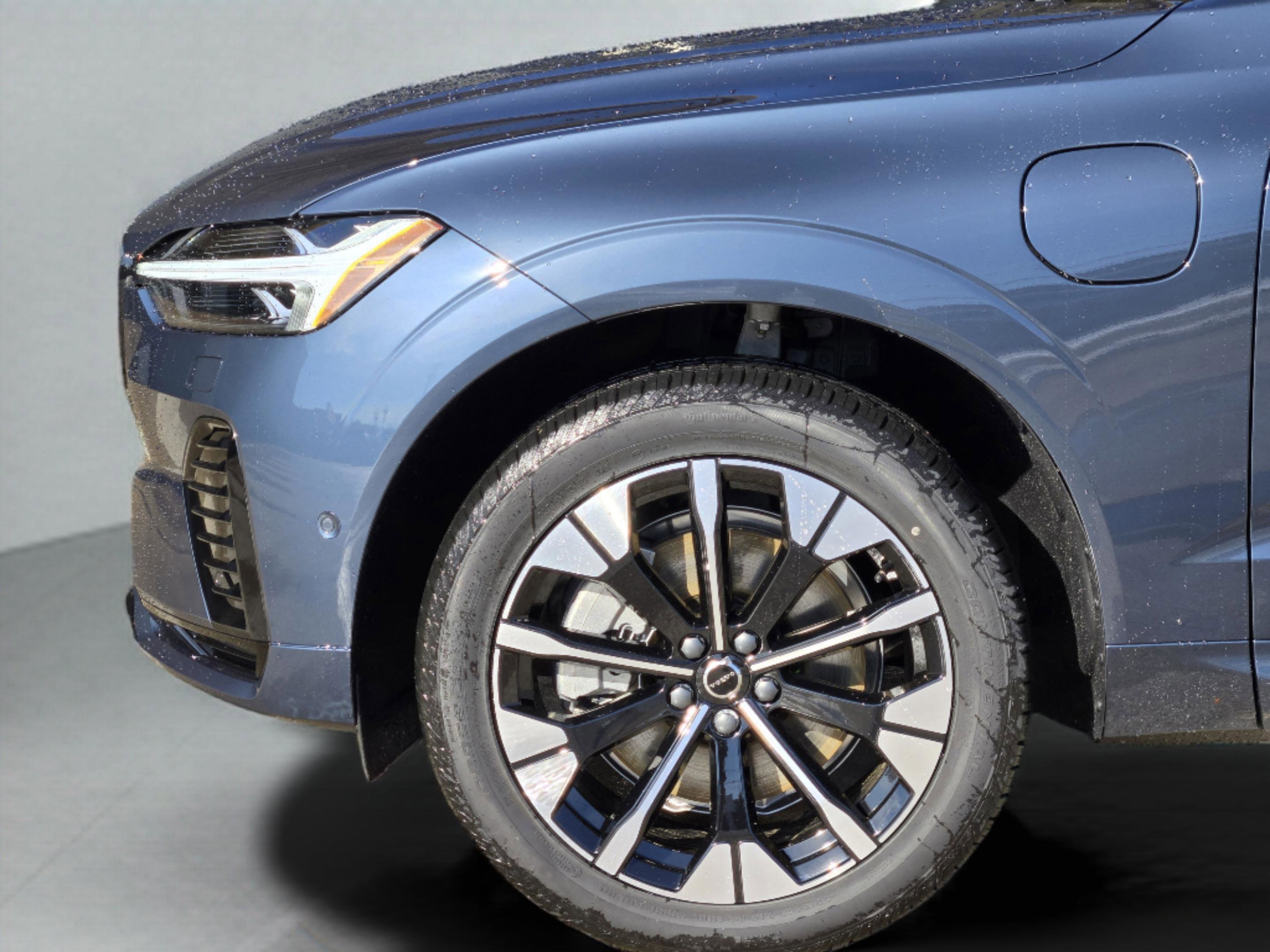 New 2026 Volvo XC60 T8 Plus w/ Protection Package Premier image 11