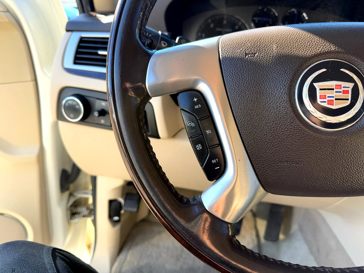 Used 2007 Cadillac Escalade AWD w/ Information Package image 22