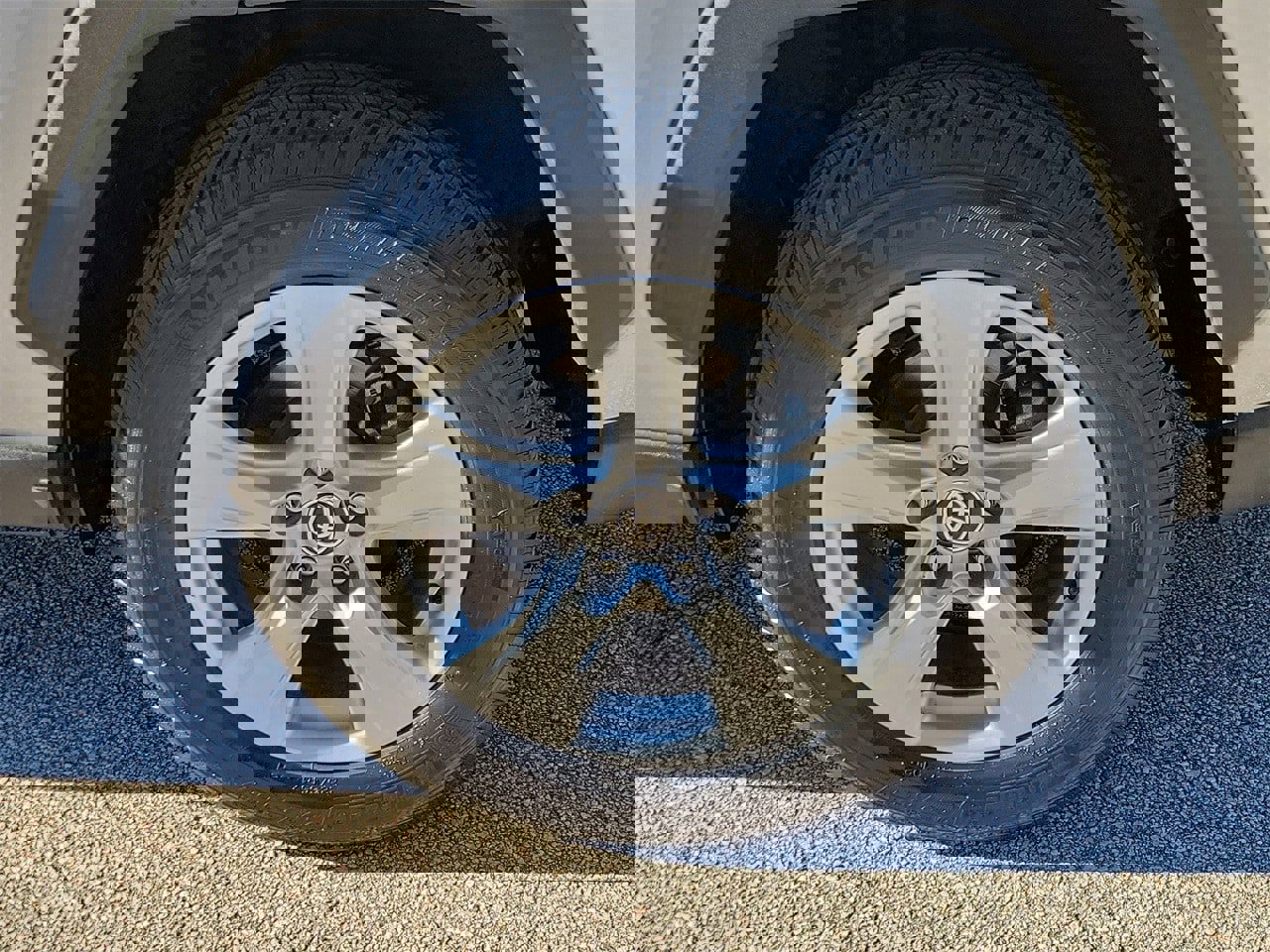 Used 2020 Toyota RAV4 XLE image 5