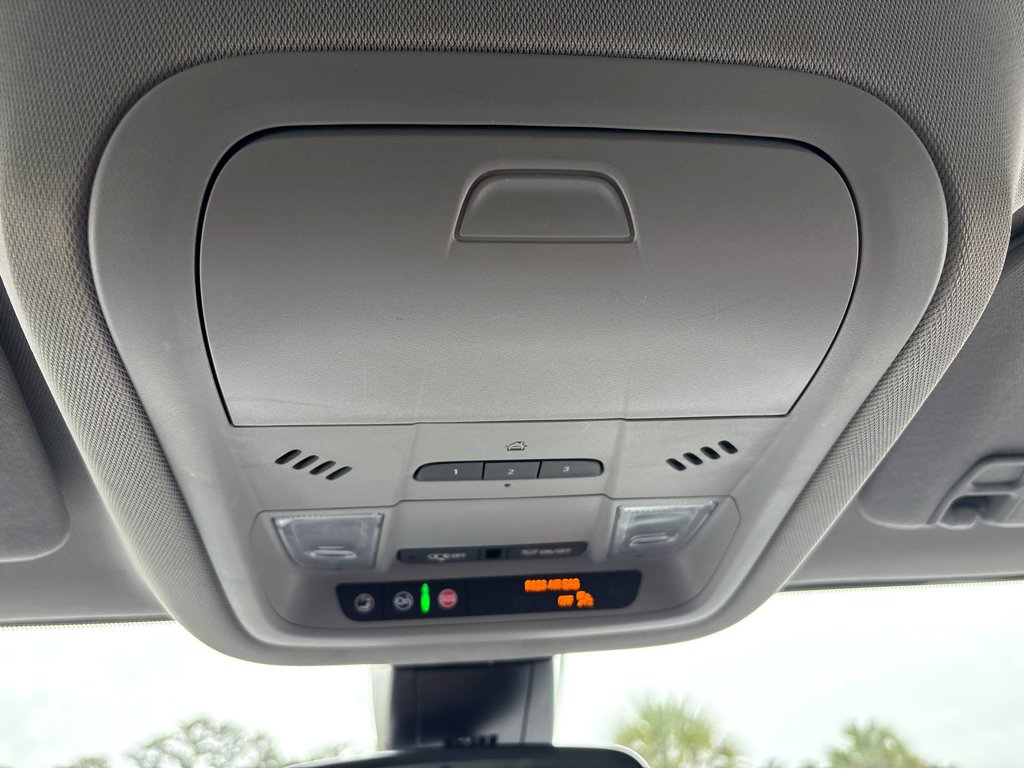 Used 2020 GMC Acadia SLT w/ Driver Alert Package II image 36