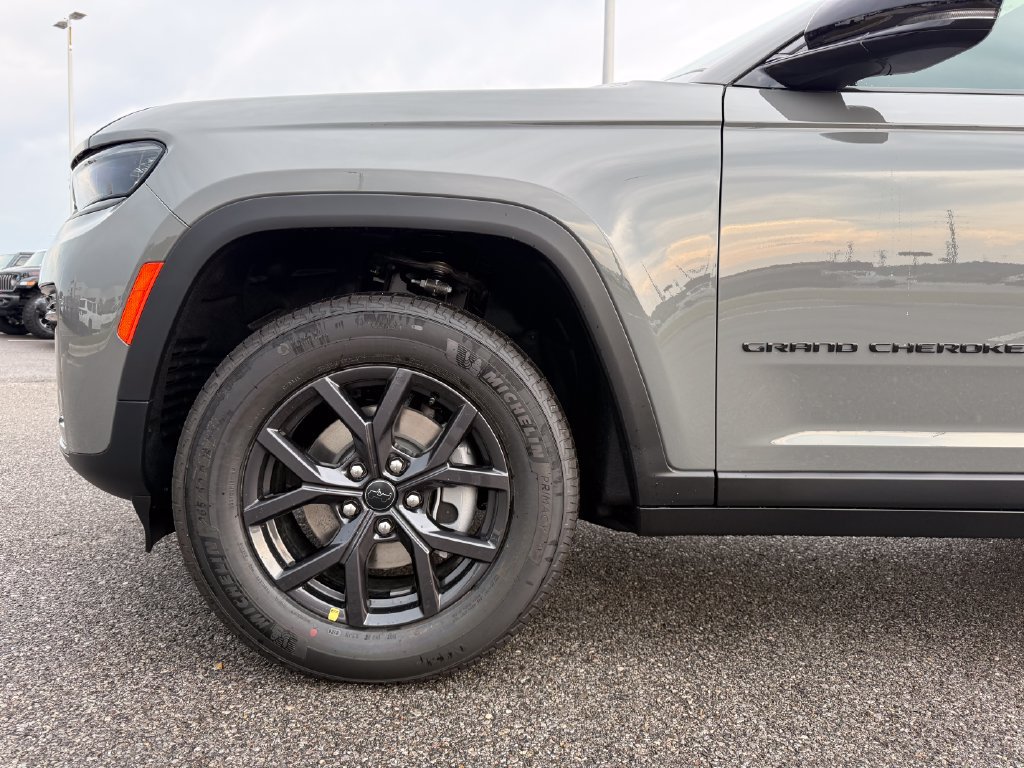 New 2027 Jeep Grand Cherokee Altitude RWD image 24
