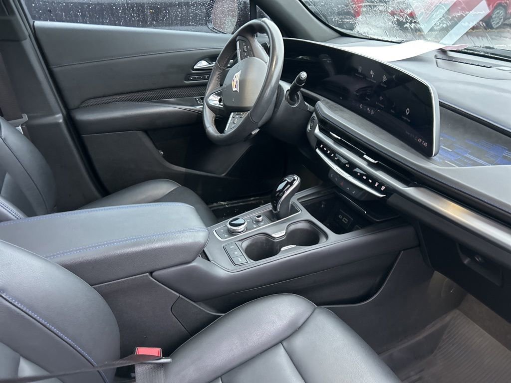 Used 2024 Cadillac XT4 Sport image 7