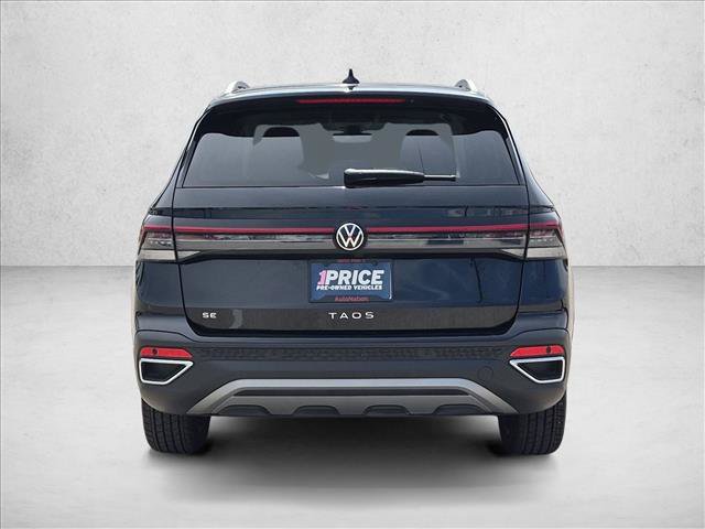 Used 2025 Volkswagen Taos SE FWD image 7