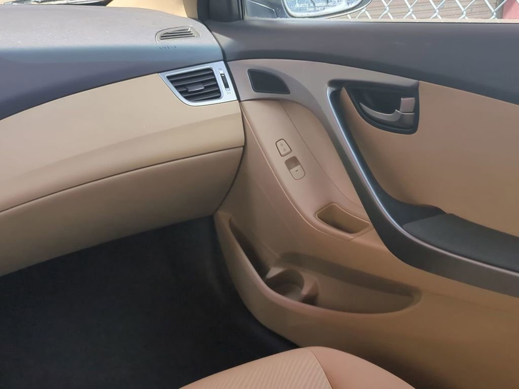 Used 2013 Hyundai Elantra GLS image 19