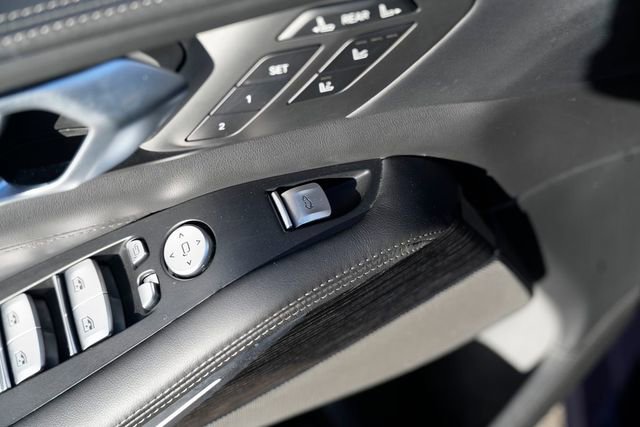 Used 2020 BMW X7 M50i w/ Dynamic Handling Package image 34