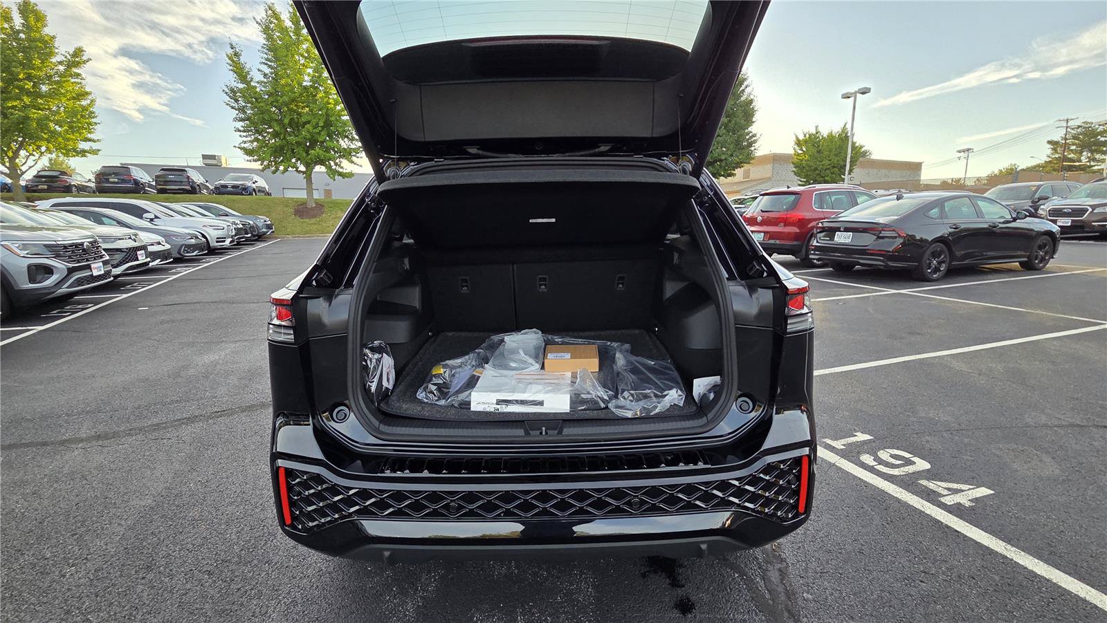 New 2026 Volkswagen Tiguan SEL R-Line AWD/4WD image 5