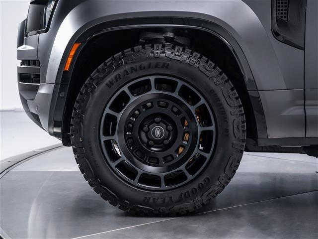 Used 2025 Land Rover Defender 110 AWD/4WD image 19