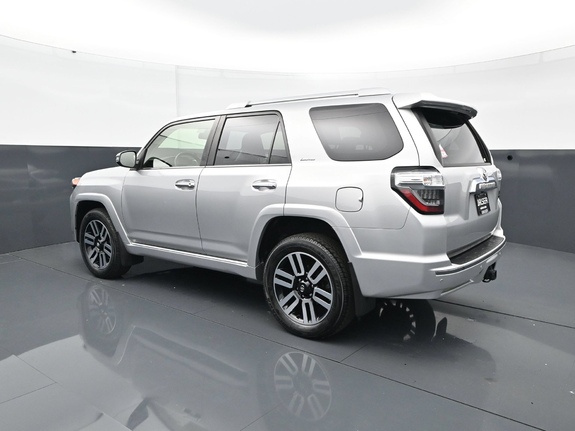 Used 2024 Toyota 4Runner Limited AWD/4WD image 4