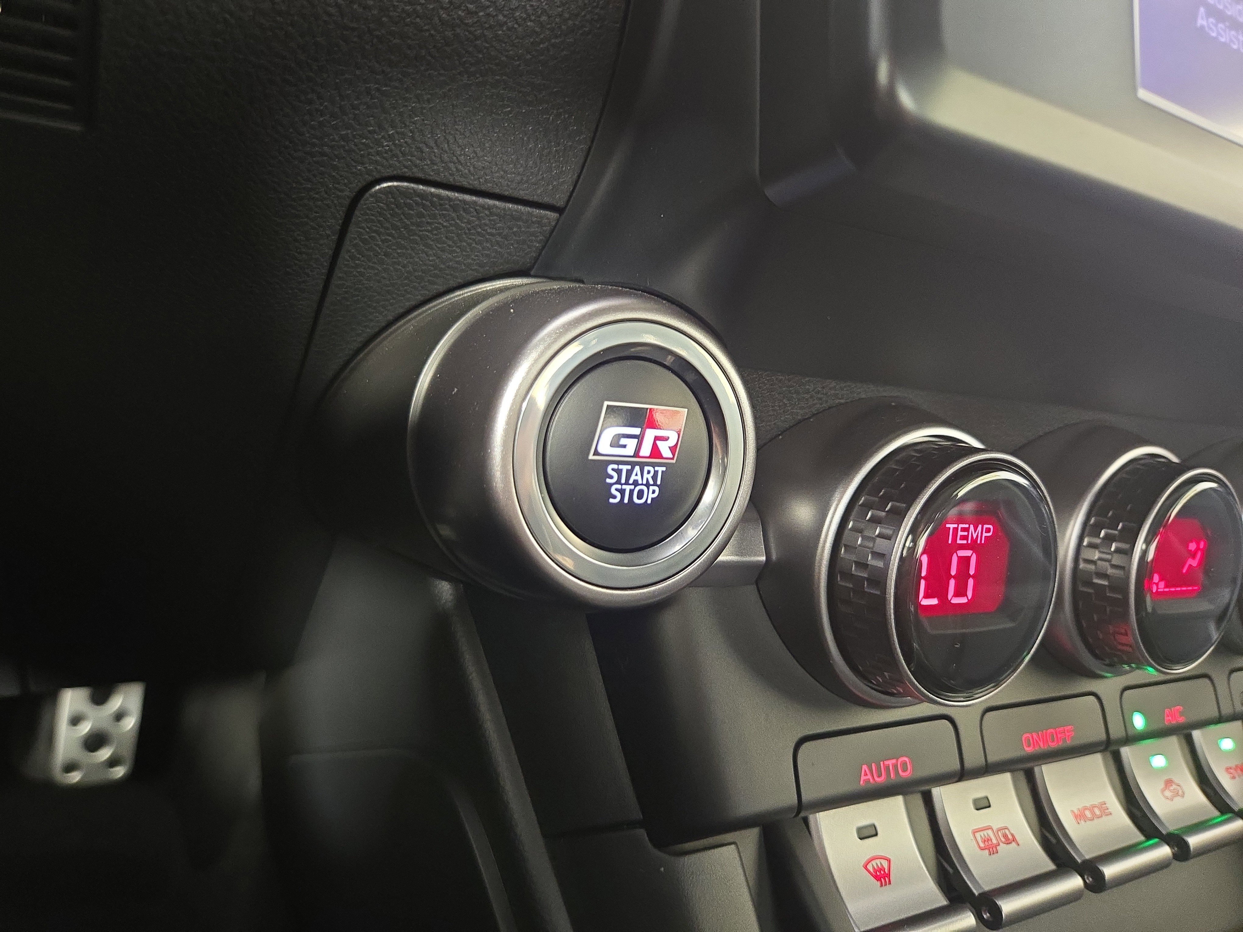 Used 2025 Toyota GR86 Premium w/ ALL Weather Mat Package (TMS) image 24