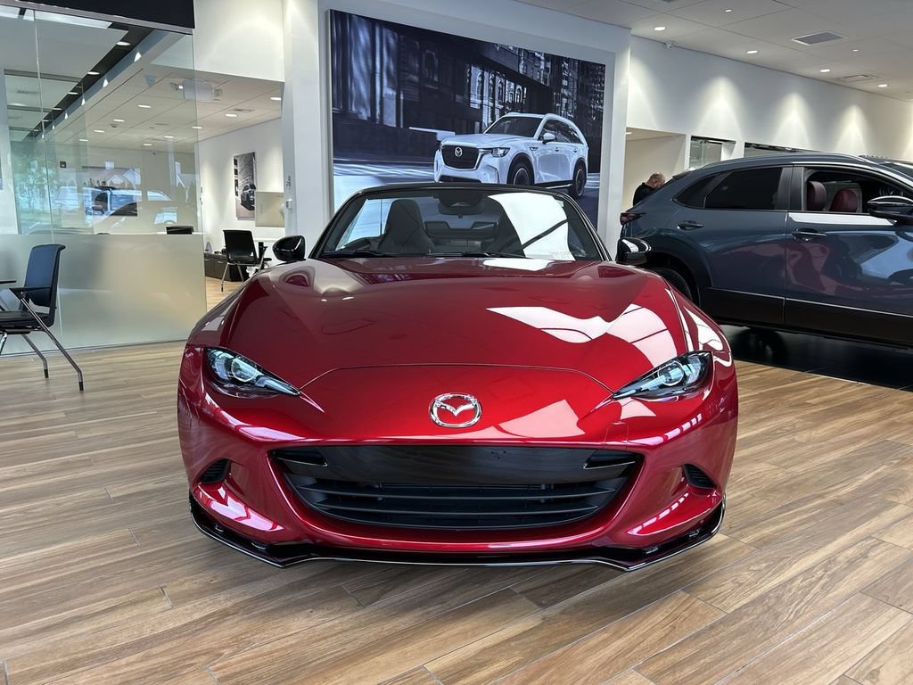 New 2026 MAZDA MX-5 Miata Club w/ Weather Package RWD image 3