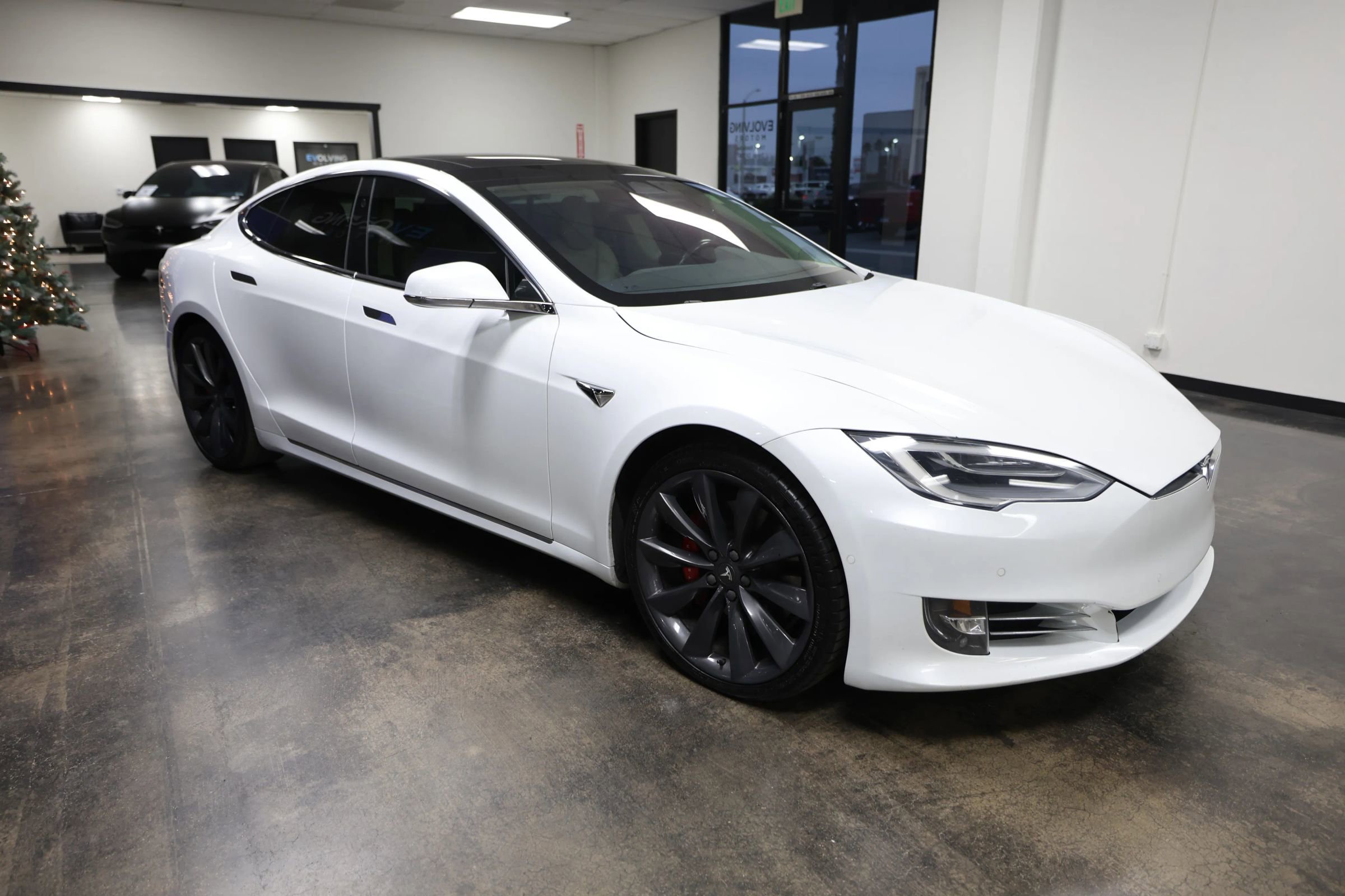 Used 2017 Tesla Model S P100D image 5