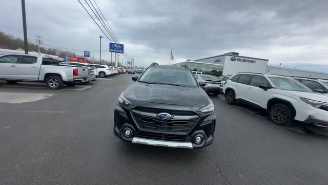 Used 2025 Subaru Outback Limited AWD/4WD image 3