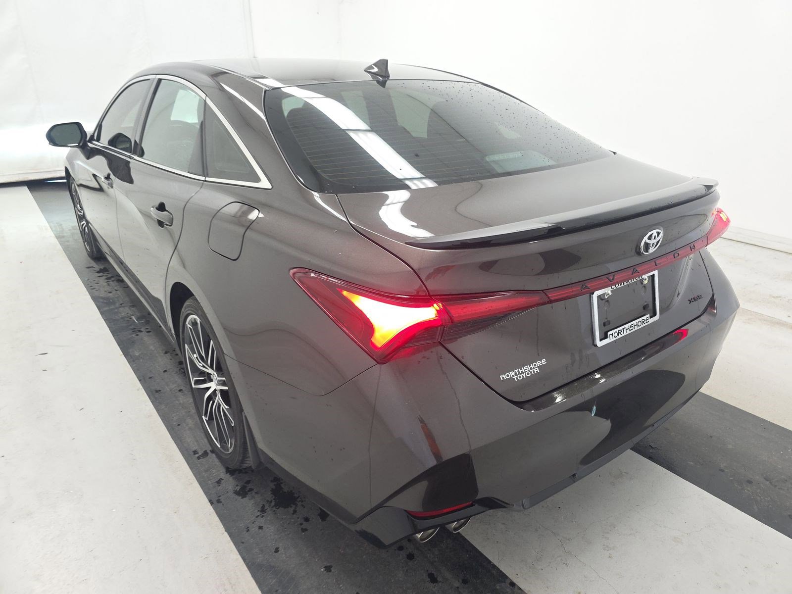 Used 2019 Toyota Avalon XSE image 5