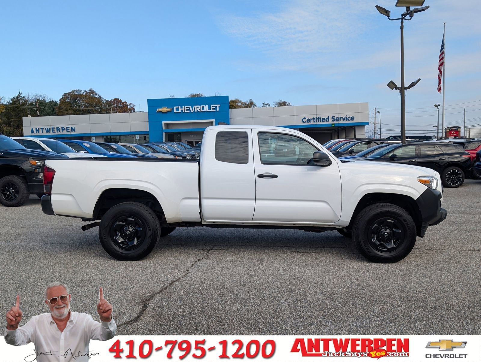 Used 2022 Toyota Tacoma SR image 2