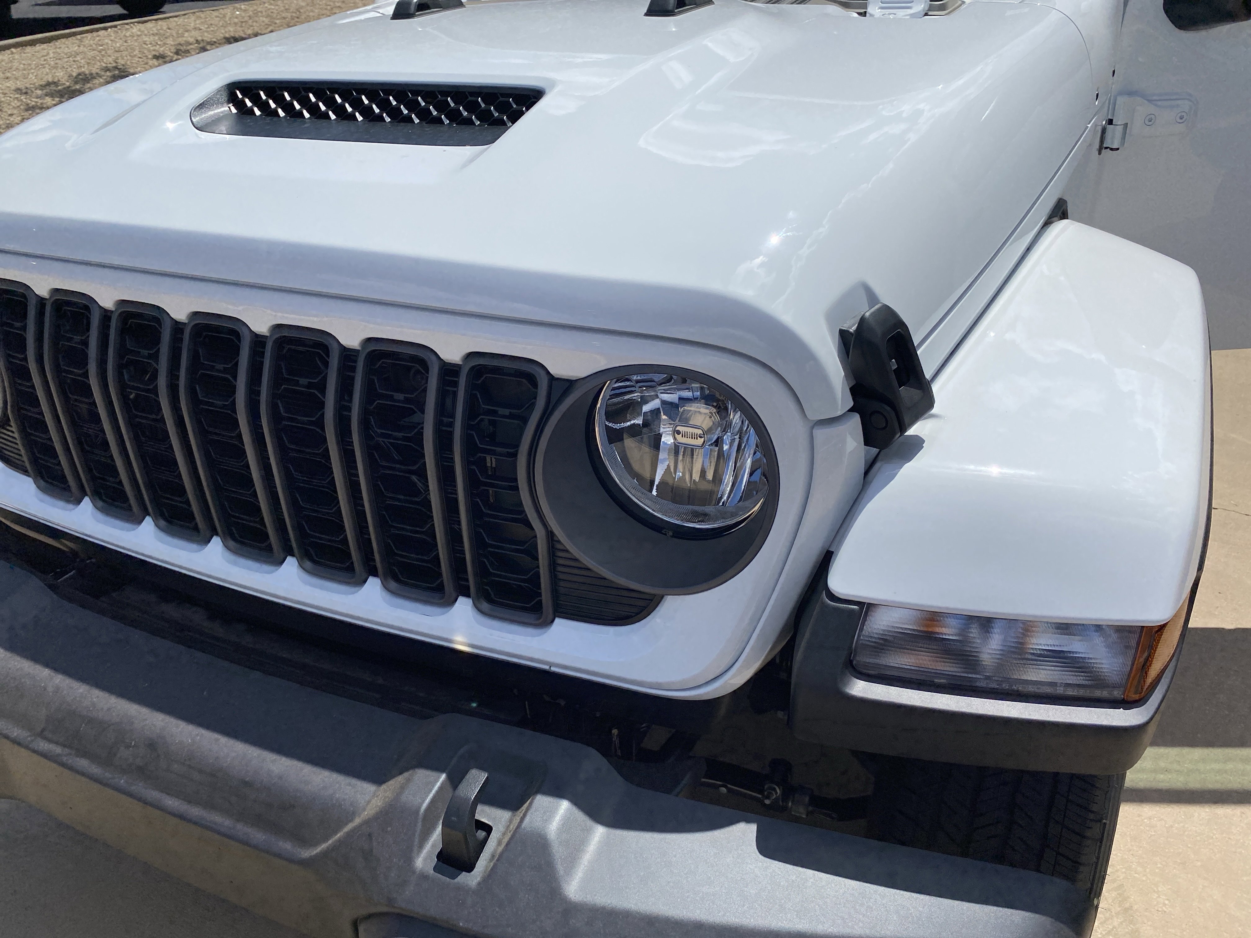 New 2025 Jeep Gladiator Sport image 23