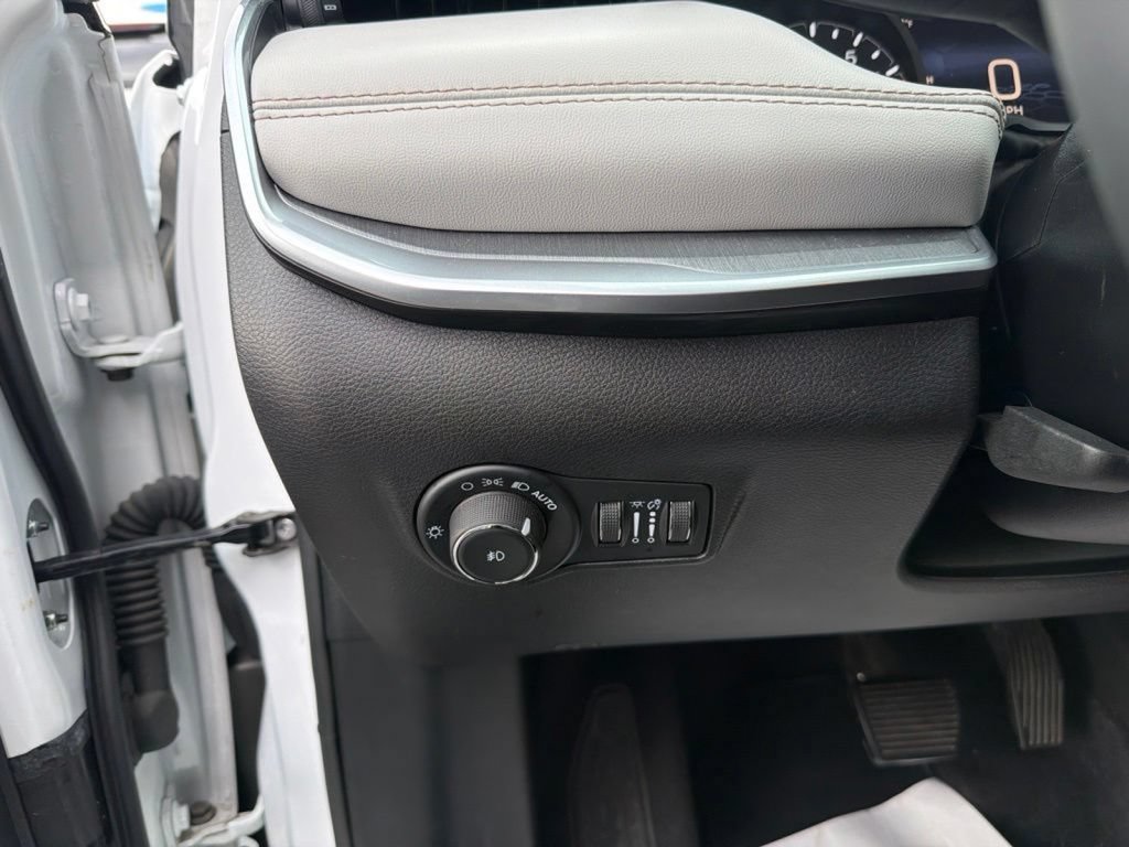 Used 2025 Jeep Compass Limited AWD/4WD image 19