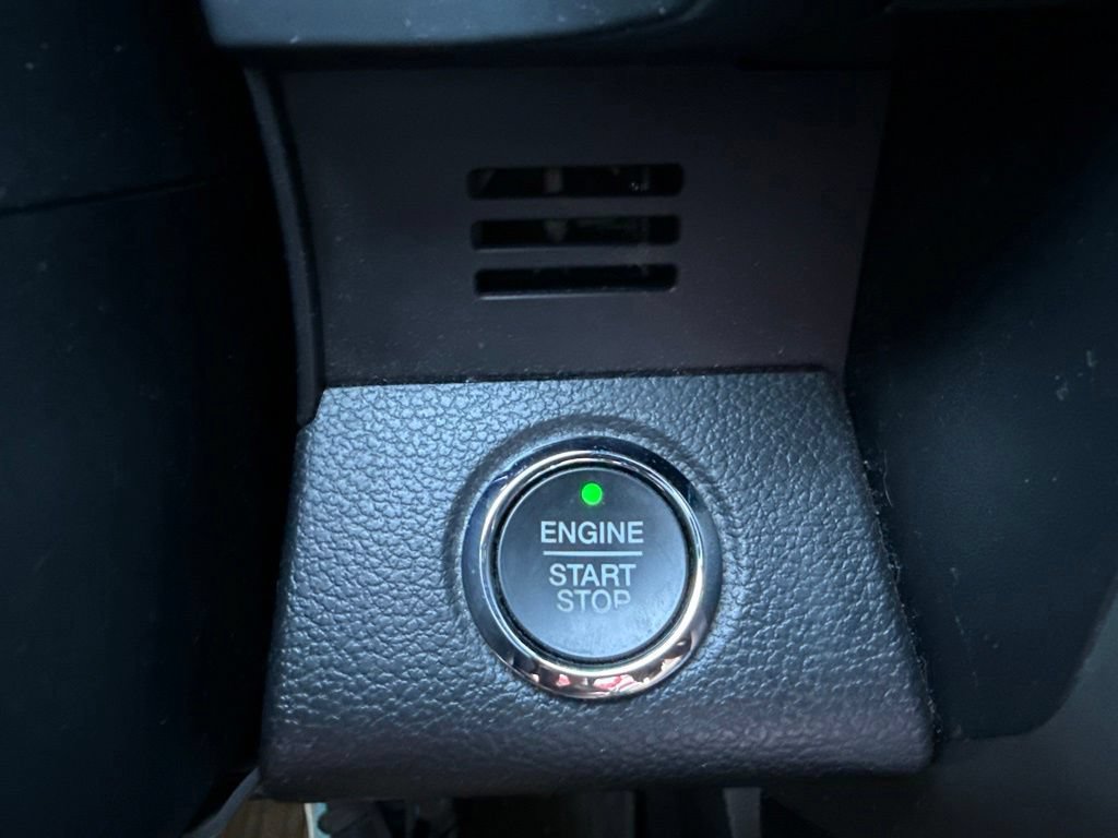 Used 2019 Ford Expedition XLT w/ Equipment Group 202A AWD/4WD image 25
