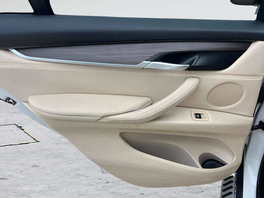 Used 2015 BMW X5 xDrive35d image 22