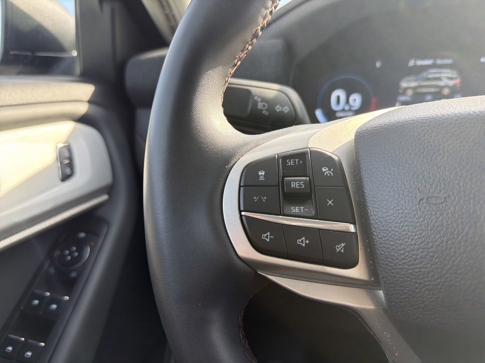 Used 2025 Ford Explorer Active image 30