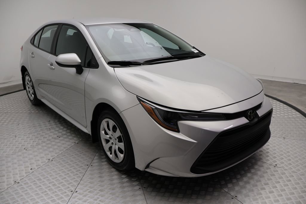 Used 2025 Toyota Corolla LE FWD image 6