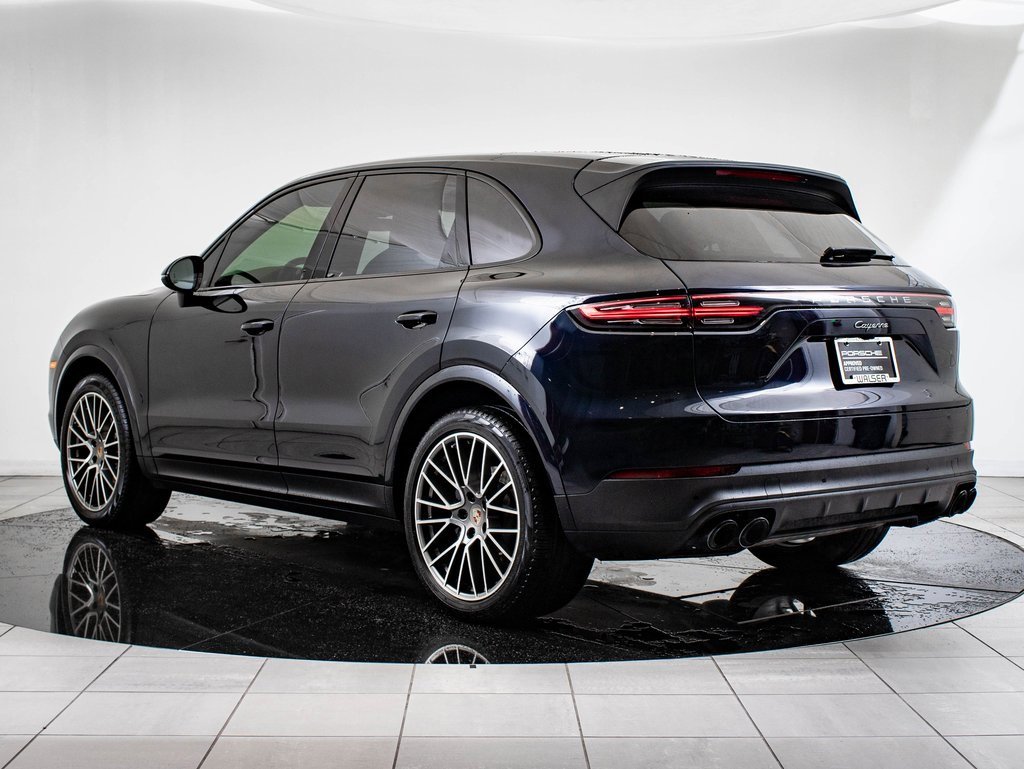 Used 2023 Porsche Cayenne Platinum Edition image 3