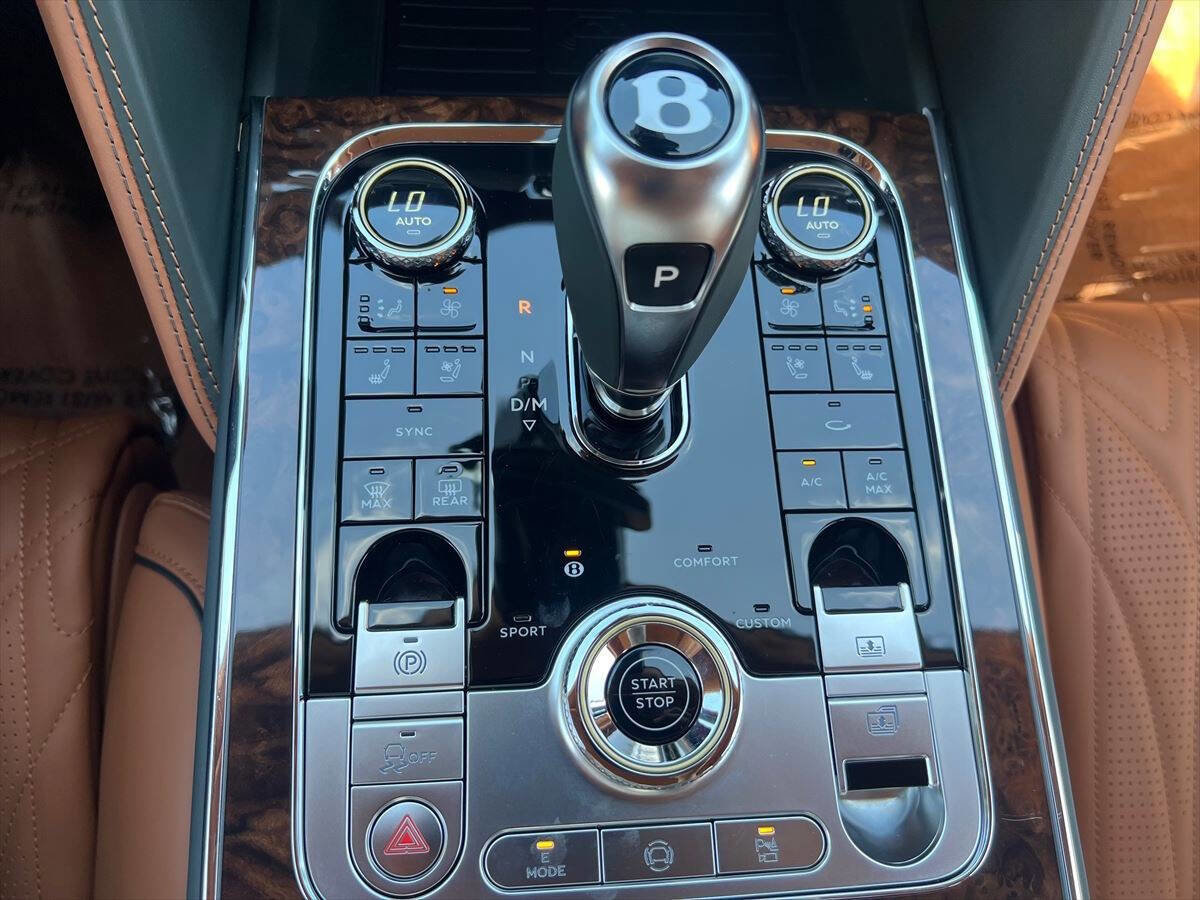 Used 2026 Bentley Flying Spur Plug-In Hybrid AWD/4WD image 16
