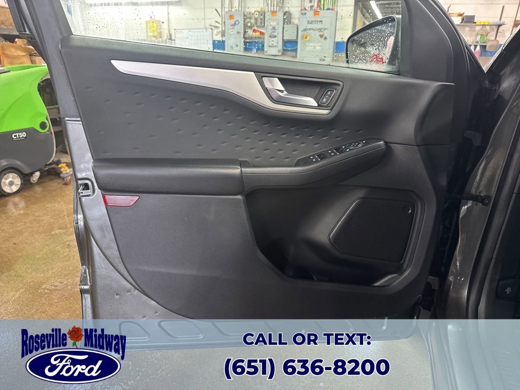 Used 2020 Ford Escape SE Sport image 30