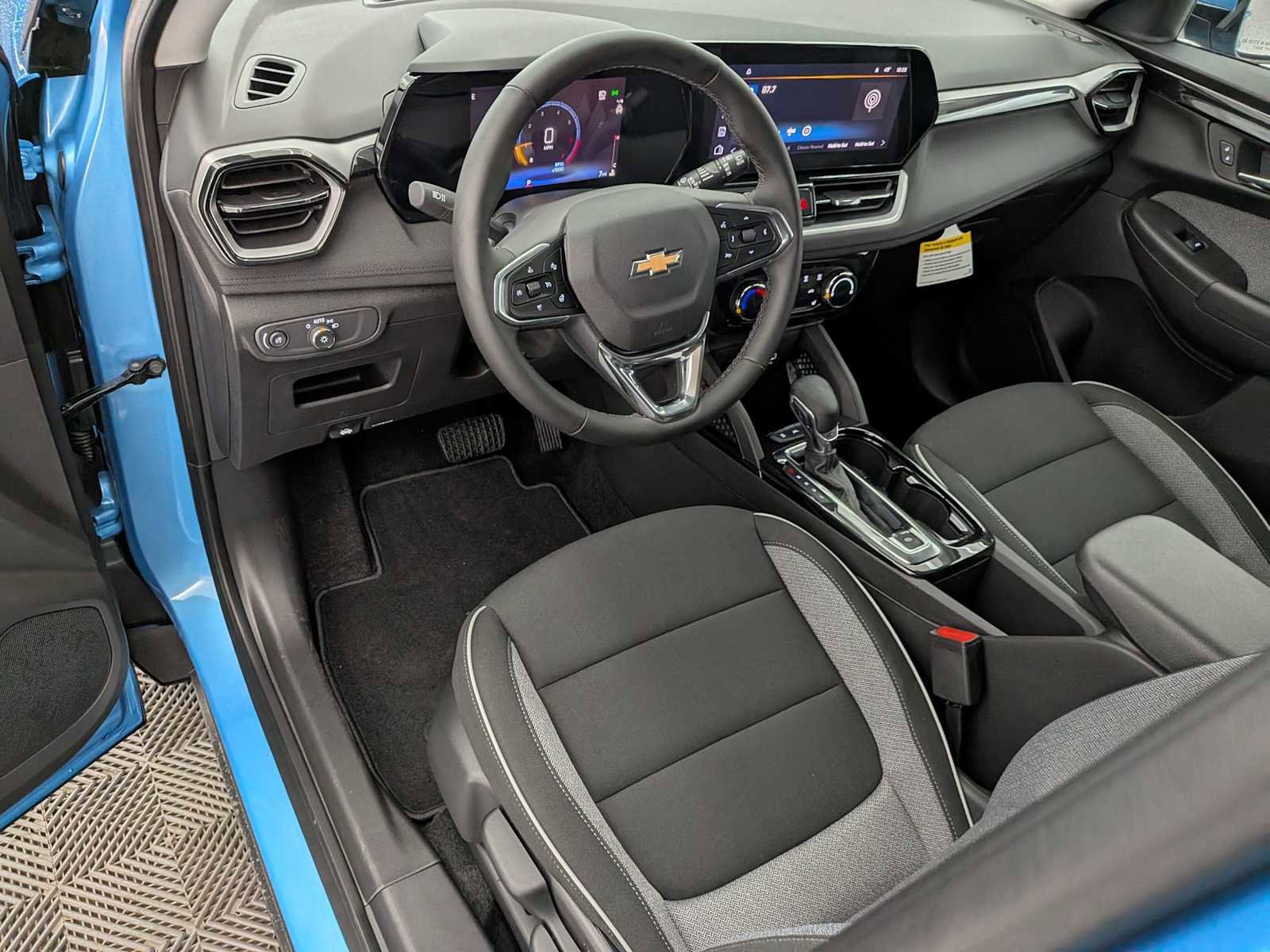 New 2026 Chevrolet TrailBlazer LT w/ LT Cold Weather Package image 2