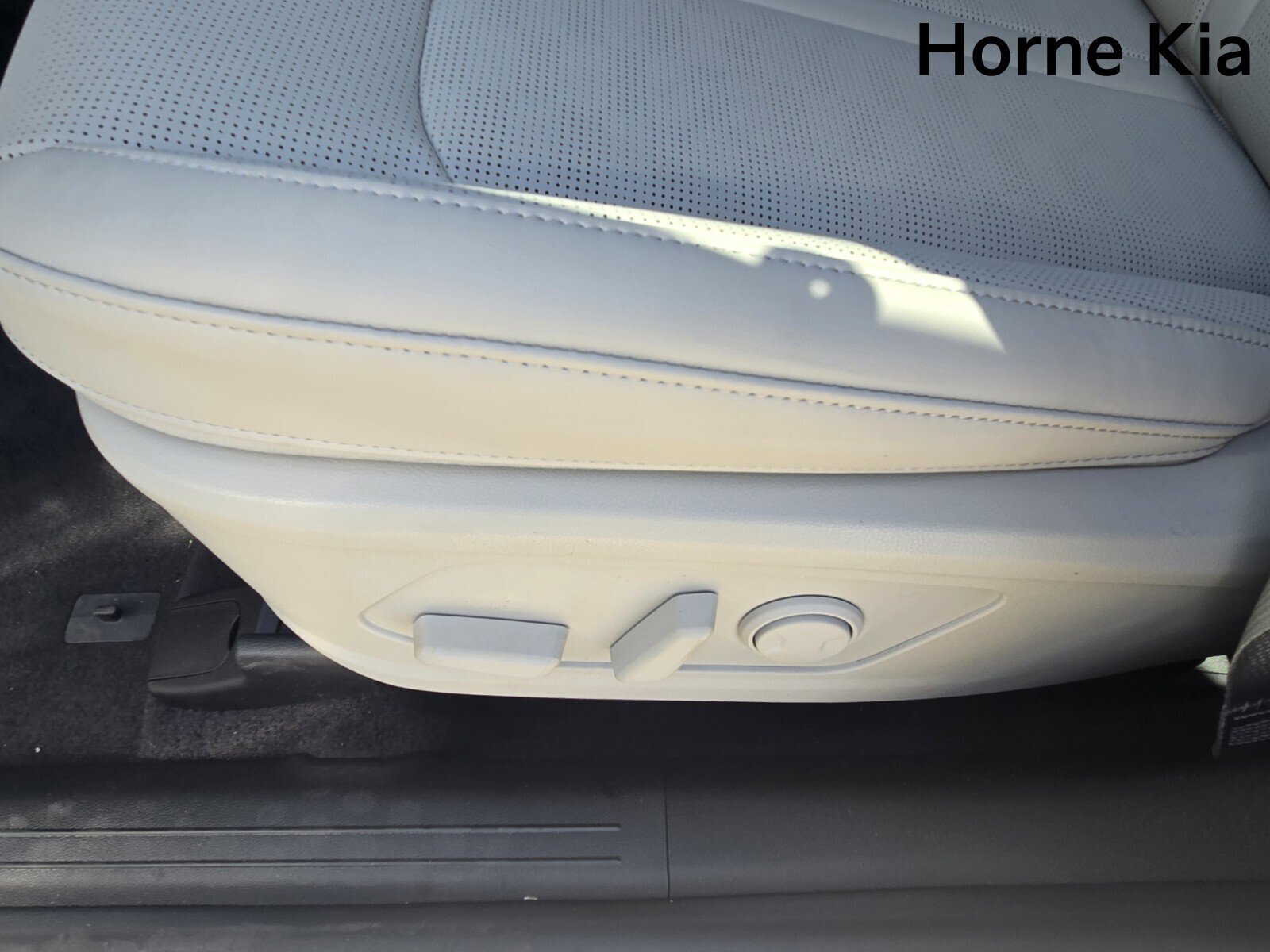 New 2025 Kia Sorento S image 16