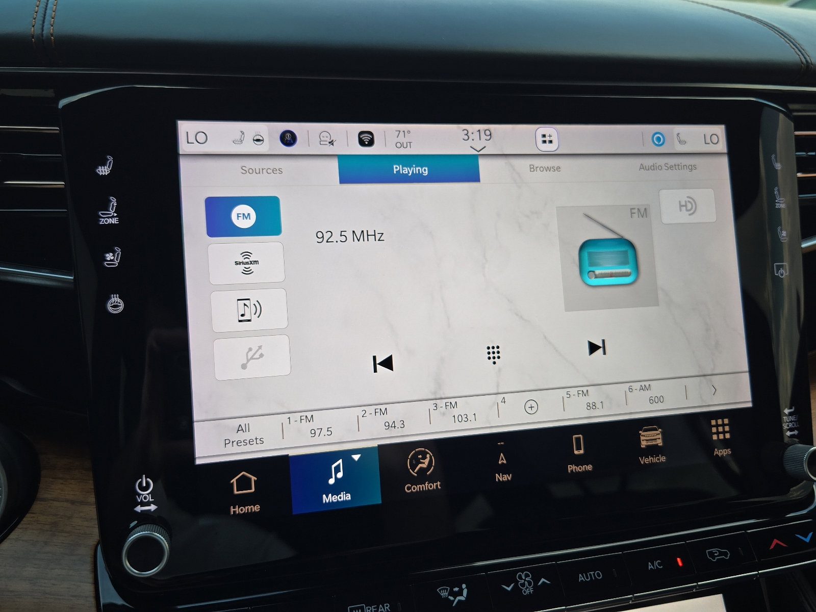 Used 2023 Jeep Grand Wagoneer L Series III w/ HD Trailer Tow Package image 16