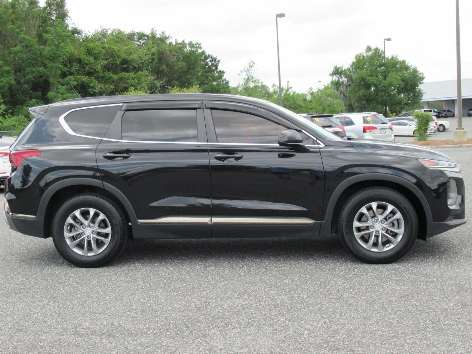 Used 2019 Hyundai Santa Fe SE FWD image 2