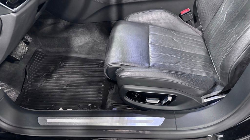Used 2019 Audi A8 L 3.0T w/ Executive Package image 11
