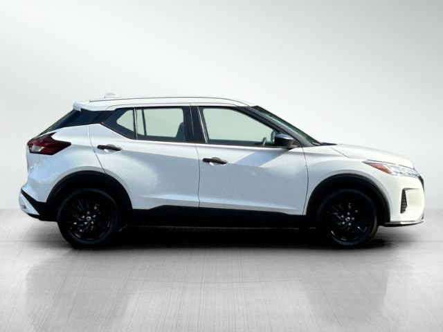 Used 2022 Nissan Kicks S FWD image 3