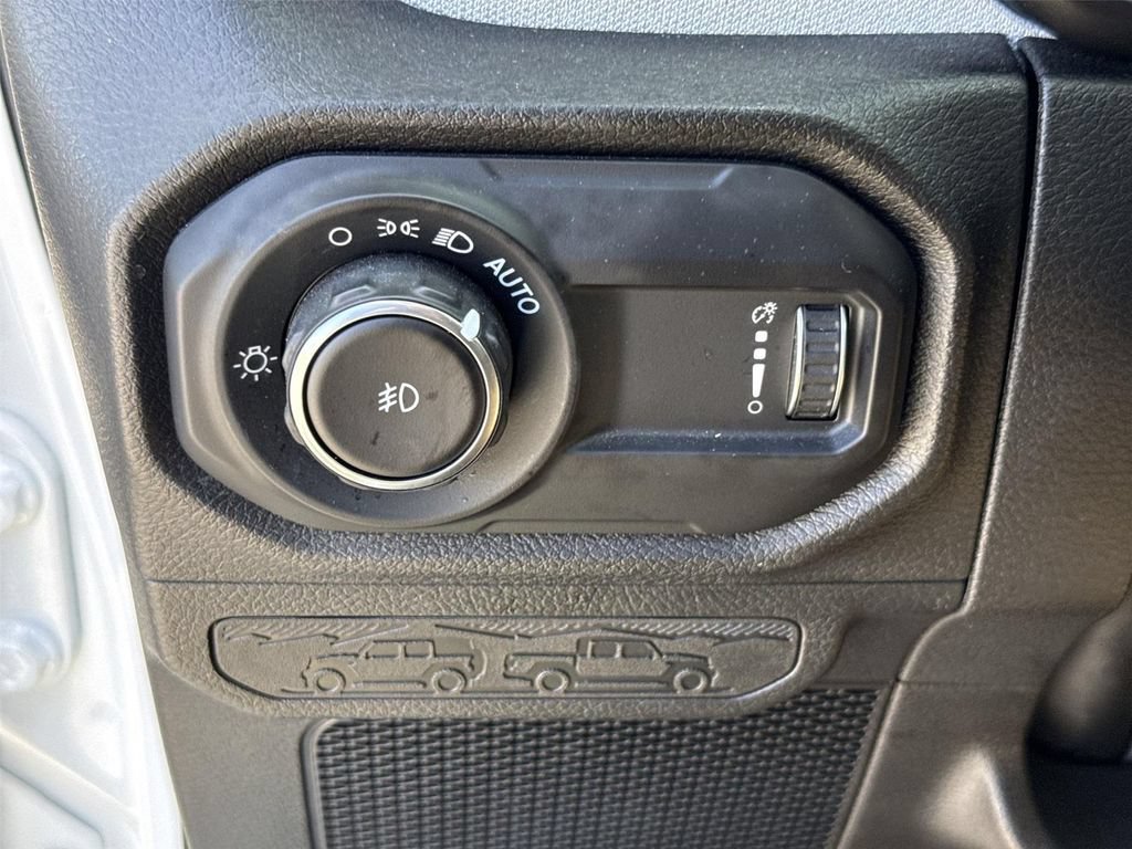 Used 2025 Jeep Wrangler Unlimited Sport AWD/4WD image 16