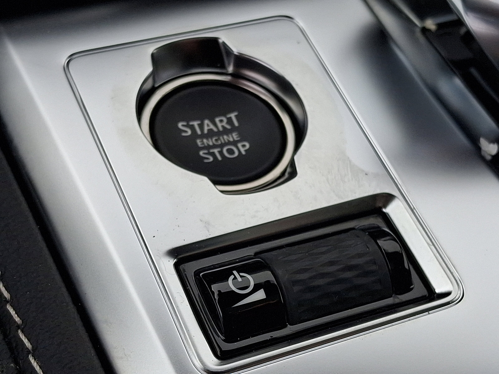 New 2025 Jaguar F-PACE R-Dynamic S image 18