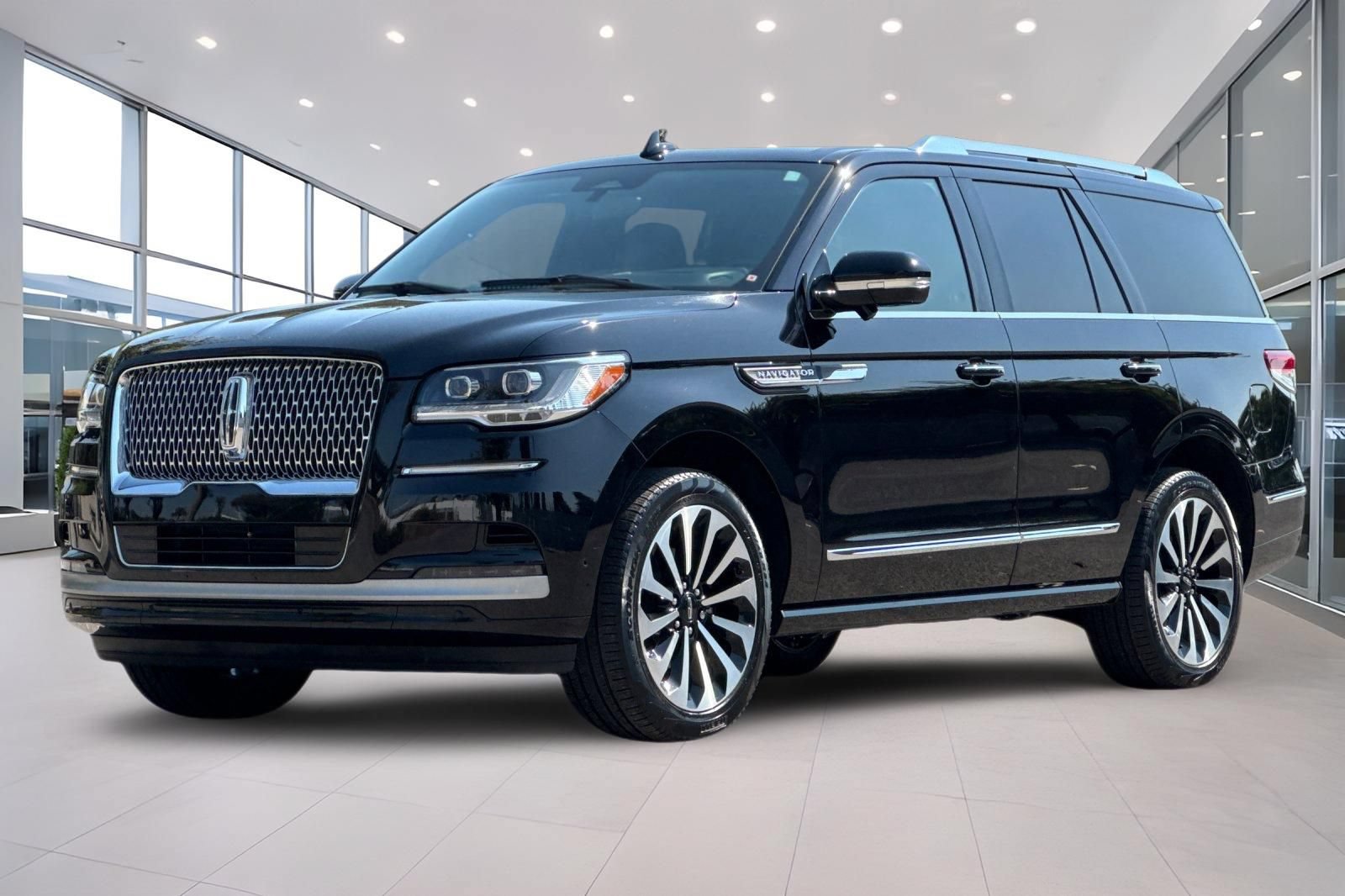 Certified 2023 Lincoln Navigator Reserve AWD/4WD image 8