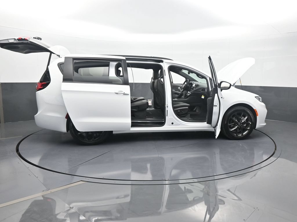 New 2026 Chrysler Pacifica Limited w/ S Appearance Package FWD image 67