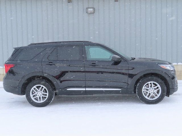 Used 2025 Ford Explorer Active image 3