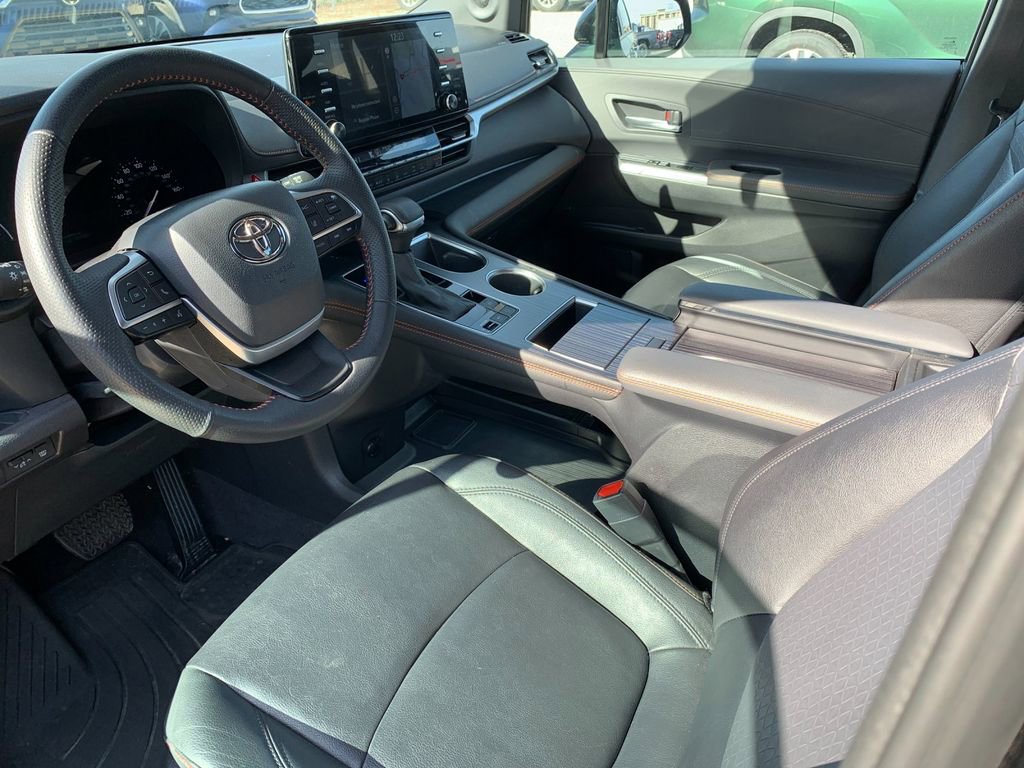 Used 2024 Toyota Sienna XSE w/ XSE Plus Package image 11