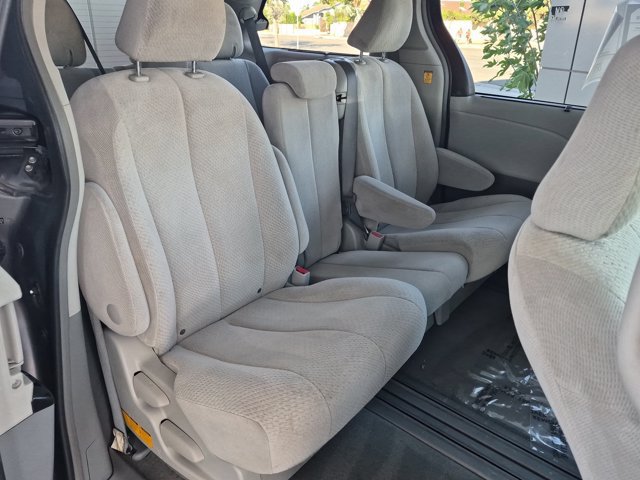 Used 2013 Toyota Sienna LE w/ Towing Pkg FWD image 7