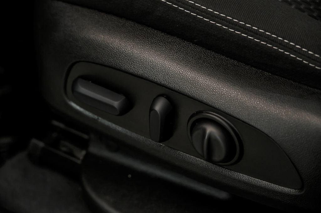 Used 2022 GMC Terrain SLE w/ Driver Convenience Package image 17