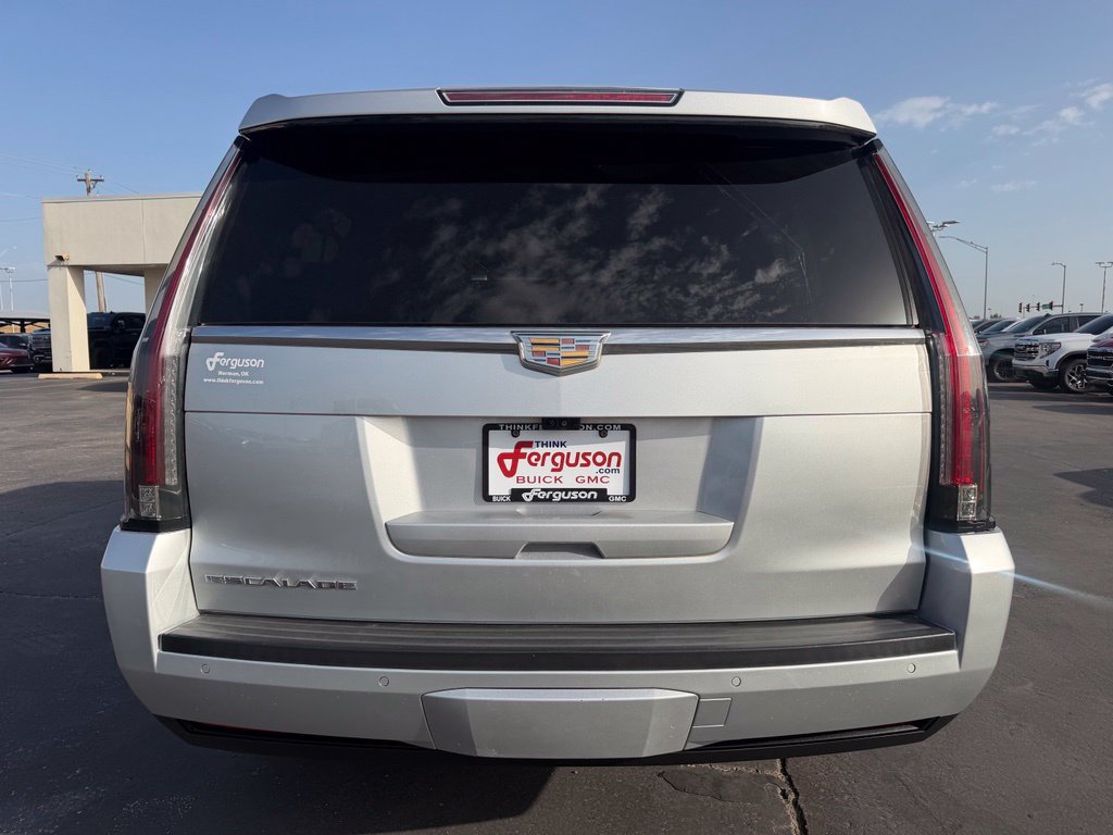 Used 2017 Cadillac Escalade ESV Luxury AWD/4WD image 16
