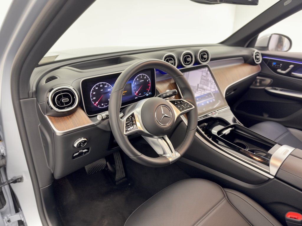 Used 2023 Mercedes-Benz GLC 300 image 4