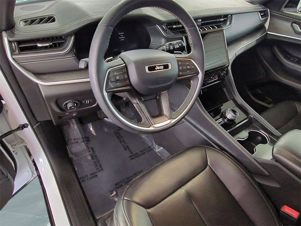 Used 2024 Jeep Grand Cherokee L Limited image 11