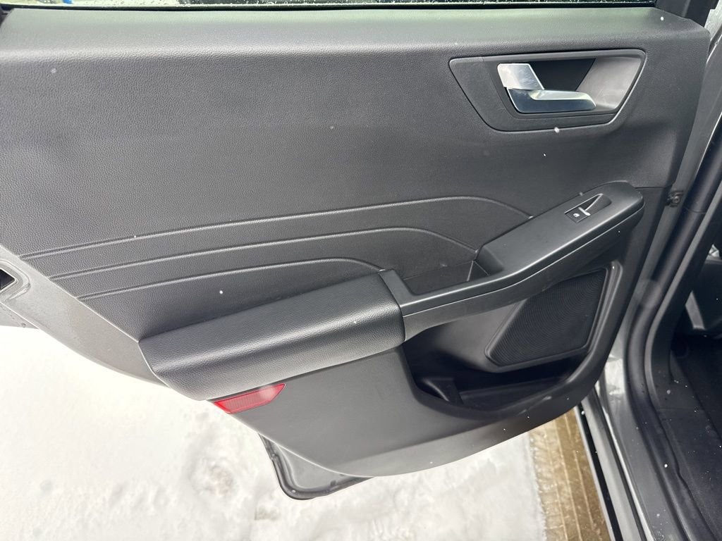 Used 2025 Ford Escape Platinum image 9