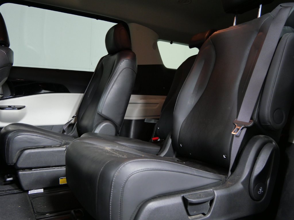 Used 2023 Kia Carnival SX FWD image 17